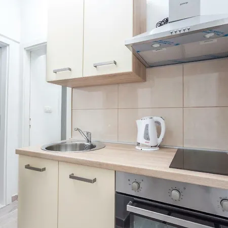 Branka Kustura 2 * Хвар